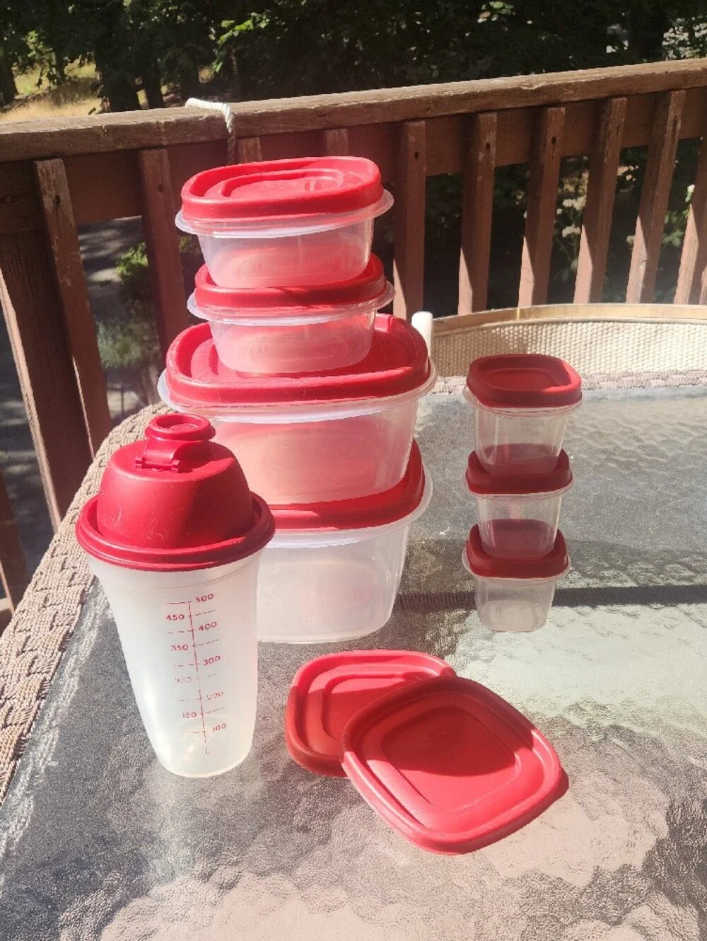 Rubbermaid Easy Find Lids Red Food Storage Container & Shaker Bottle Lot
